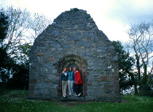 Description: Washington and Lee students at the Abbey at Inisfallen